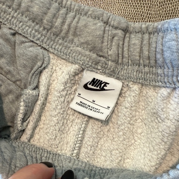 Nike Athletics Sportswear Men’s Gray Sweatpants Joggers - Picture 7 of 9